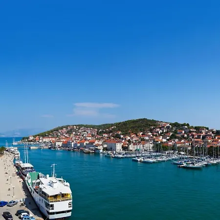 In Okrug Gornji With Seaview, Balcony, Air Condition, Wifi Apartment Trogir
